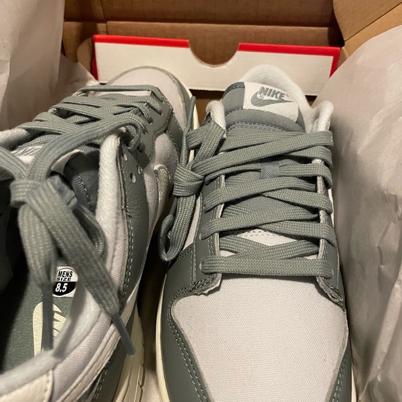 BRAND NEW NIKE DUNK LOW - Picture 3 of 6